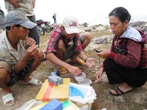 Mua bán tôm hùm trắng ở xã An Ninh Đông, huyện Tuy An, tỉnh Phú Yên