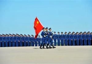 Hình chụp binh sĩ trong ngày Biểu diễn Không quân đầu tiên tại thành phố Trường Xuân, phía đông bắc tỉnh Cát Lâm của Trung Quốc, ngày 1-9-2011 / AP