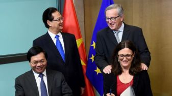 Thủ tướng Nguyễn Tấn Dũng trong lễ ký kết kết thúc đàm phán Hiệp định Thương mại Tự do Việt Nam-EU. Photo: Getty
