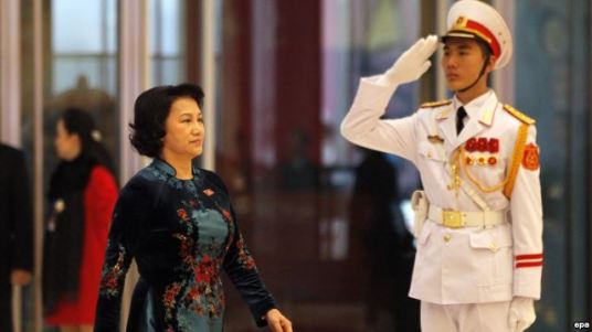 Bà Nguyễn Thị Kim Ngân đã trở thành nữ chủ tịch quốc hội đầu tiên của Việt Nam sau khi nhận được tới 95% số phiếu tán thành của các nhà lập pháp.