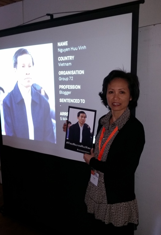 Hình ảnh anh Nguyễn Hữu Vinh tại Góc Truyền thông Xã hội trong ngày của những Người Bảo vệ Nhân quyền (Defenders' Day).