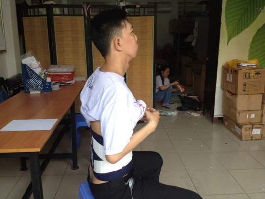Bác sĩ bệnh viện Chấn thương Chỉnh hình Tp.HCM chẩn đoán anh Nguyễn Văn Ninh bị “chấn thương cột sống thắt lưng, chấn thương gò má phải liệt cũ tk7”.