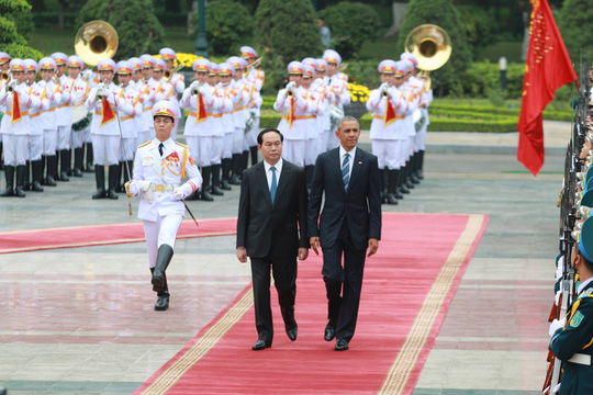 CTN Trần Đại Quang đón TT Obama. Ảnh: internet