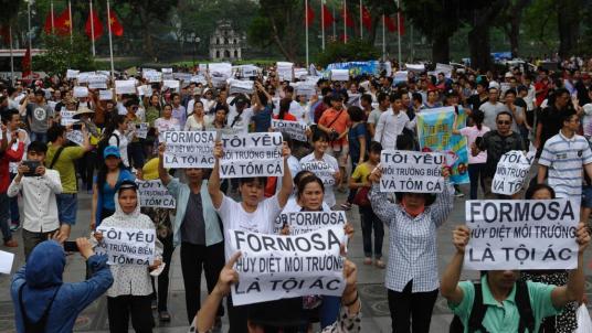 Người dân xuống đường biểu tình phản đối Formosa ở Hà Nội ngày 01/05/2016. Nguồn: internet