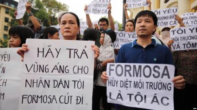 Người dân biểu tình vụ cá chết hàng loạt ở miền trung Việt Nam. Nguồn: EPA
