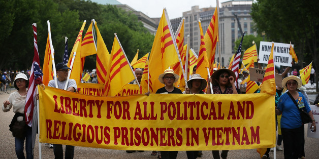 Các nhà hoạt động Việt Nam biểu tình bên ngoài Nhà Trắng, phản đối chuyến đi Mỹ của ông Nguyễn Phú Trọng. Ảnh: Alex Wong/ Getty Images