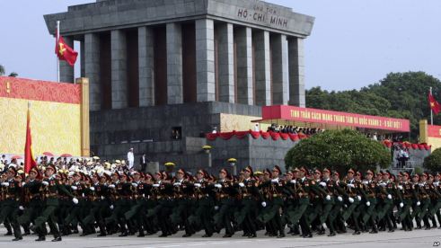 Lễ diễu binh, diễu hành mừng 70 năm Cách mạng Tháng 8 và Quốc khánh 2/9 ở Hà Nội, 2/9/2015. Ảnh: AP