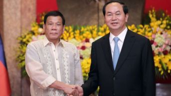 Hai nhà lãnh đạo gặp nhau tại Hà Nội ngày 29/9. Ảnh: Reuters.