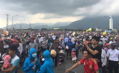 Hàng chục ngàn người dân xuống đường phản đối Formosa vào sáng Chủ Nhật 2 tháng 10 năm 2016