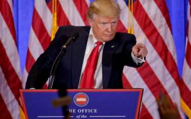 Tổng thống đắc cử Donald Trump căng thắng với phóng viên CNN trong buổi họp báo hôm qua. Nguồn: internet