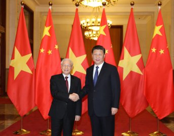 Tổng bí thư Nguyễn Phú Trọng bắt tay với Tổng bí thư, Chủ tịch Trung Quốc Tập Cận Bình tại Bắc Kinh chiều 12-1 -Ảnh: TTXVN